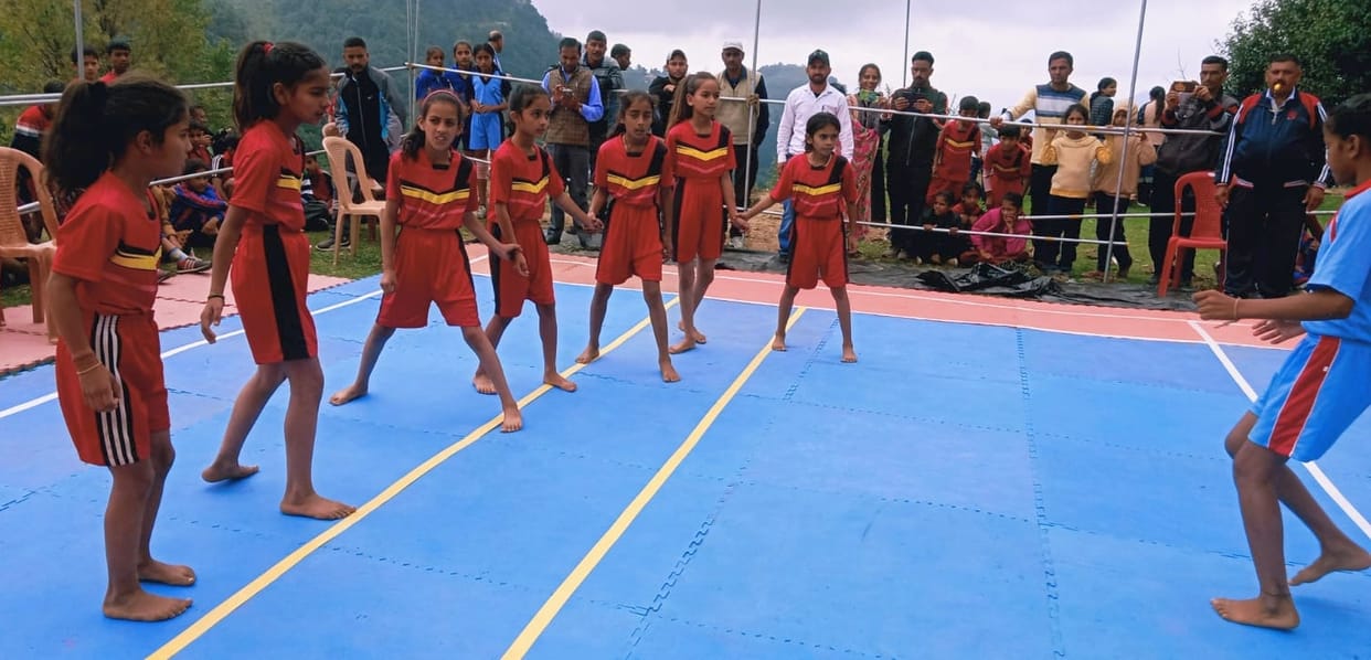 sirmaur news nayna of surla and anil from nohradhar win long jump pratiyogita in nohradhar