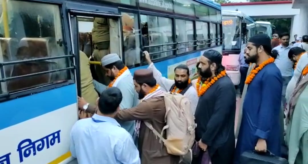 Sabir Pak Urs 2022 batch of 150 pilgrims from Pakistan reached Kaliyar Roorkee railway station Uttarakhand