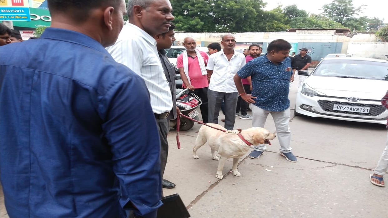 Bomb scare at Indira Bhawan dog squad and sabatose team on the spot