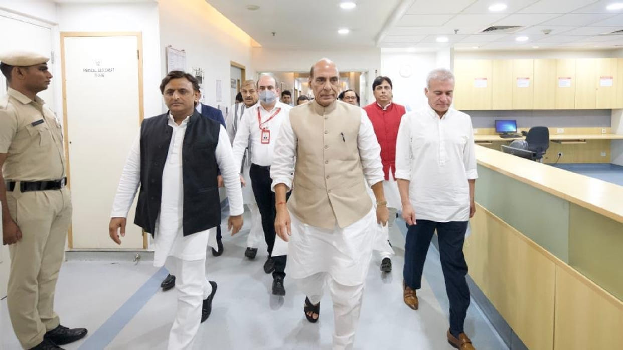 Mulayam Singh Yadav Health Update Rajnath Singh Visit Medanta Hospital Gurugram to Meet Akhilesh Yadav