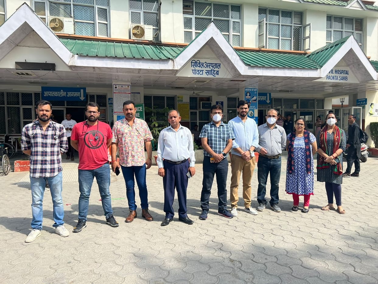 sirmaur news in ponta sahib hospital senior doctors  continues pen down strike for their demands on friday 7 october 2022