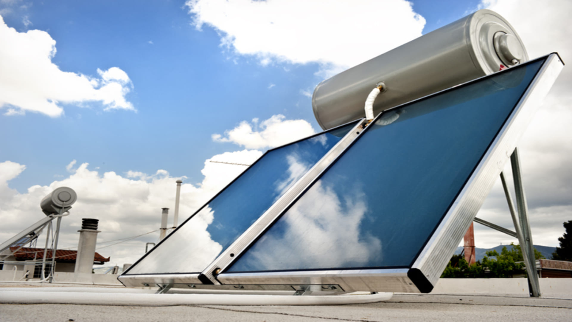 Cheap Solar Water Heater to Bring in Winter Season Know Price and Specifications in Hindi