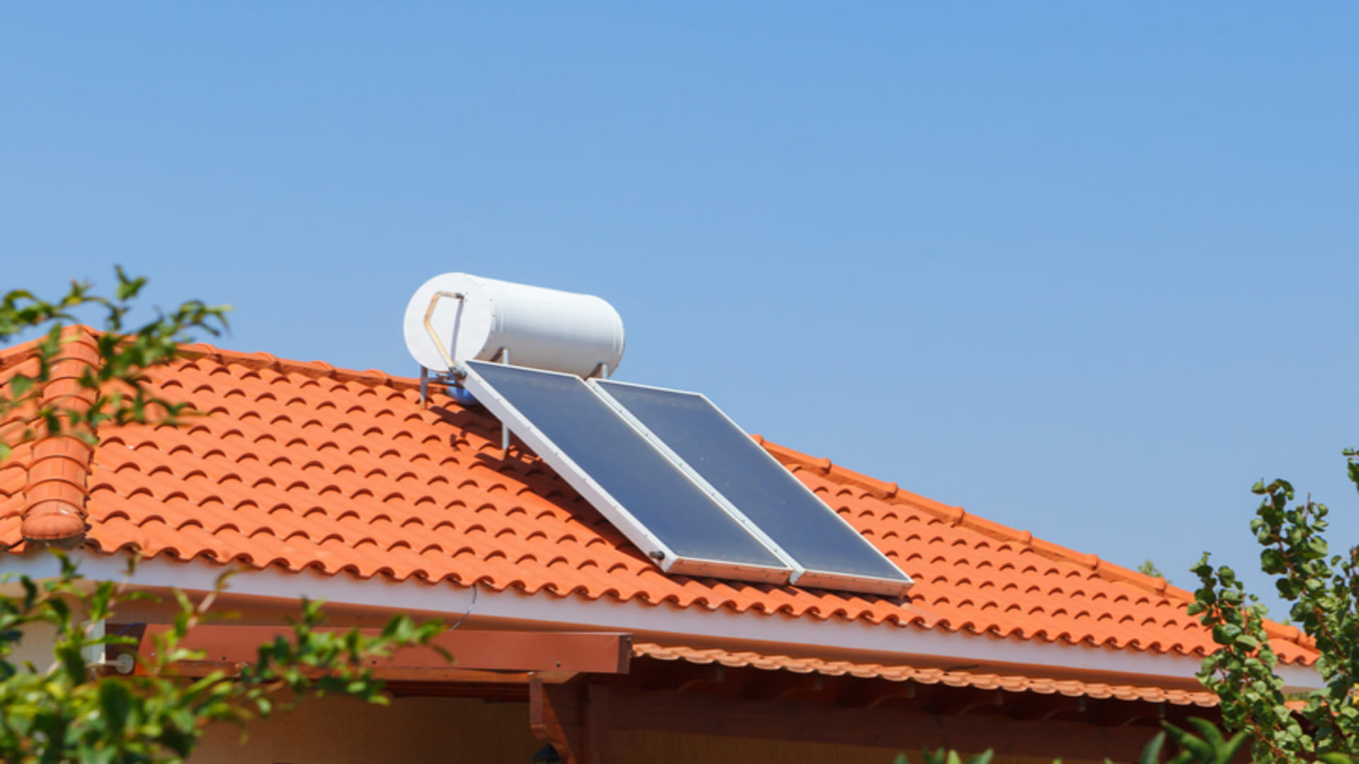 Cheap Solar Water Heater to Bring in Winter Season Know Price and Specifications in Hindi