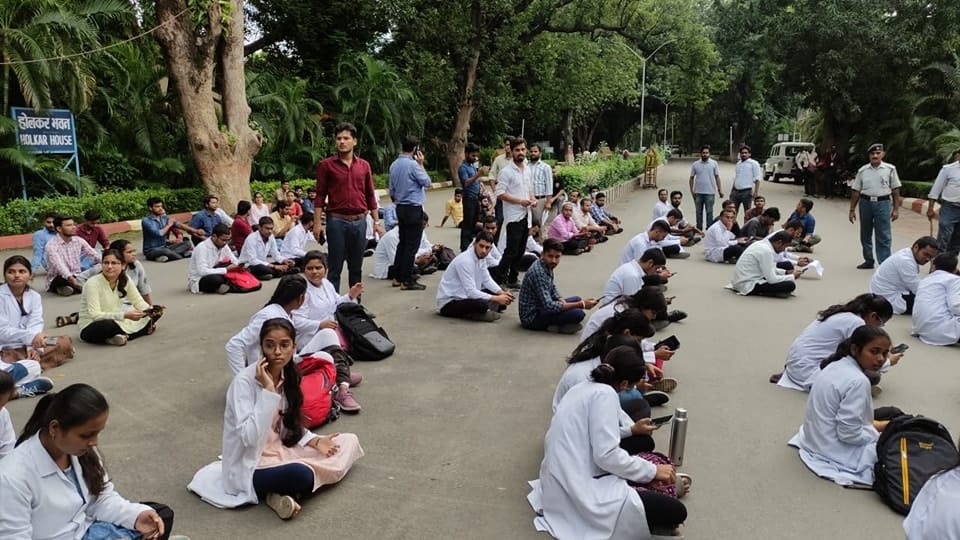 Students of Ayurveda Faculty BHU sitting on protest Demanding to increase postgraduate seat