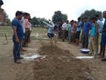 फोटो 16-प्रतियोगिता में लंबी कूद में छलांग लगाता छात्र। संवाद