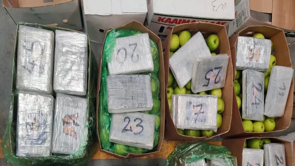 Heroin worth 350 crores caught from Pak boat in Gujarat, 500 crores cocaine from Mumbai