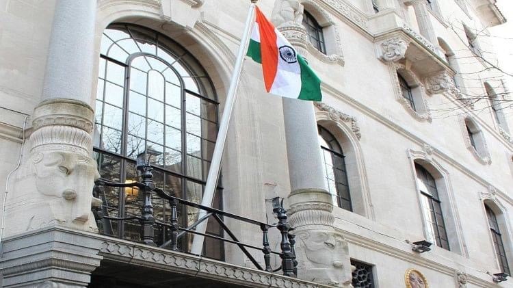 Uk:भारतीय उच्चायोग पर हमले के बाद पहरा दे रहे 100 से ज्यादा पुलिस अधिकारी,  सुरक्षा की समीक्षा करेगा ब्रिटेन - James Claverly Said Uk To Review  Security Indian High ...