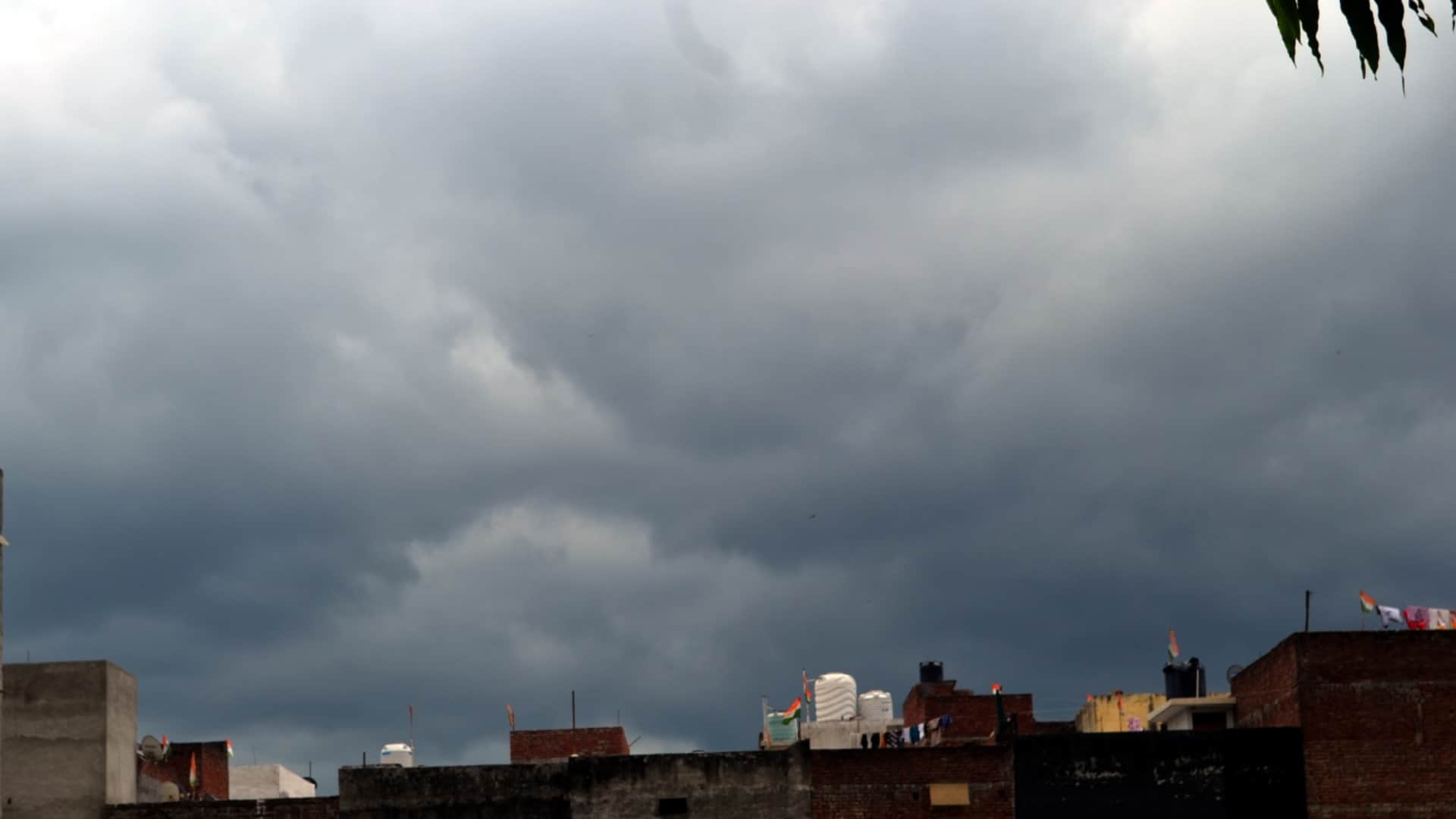UP: yellow alert for four days in western UP due to Rain, pleasant weather, pollution decreased