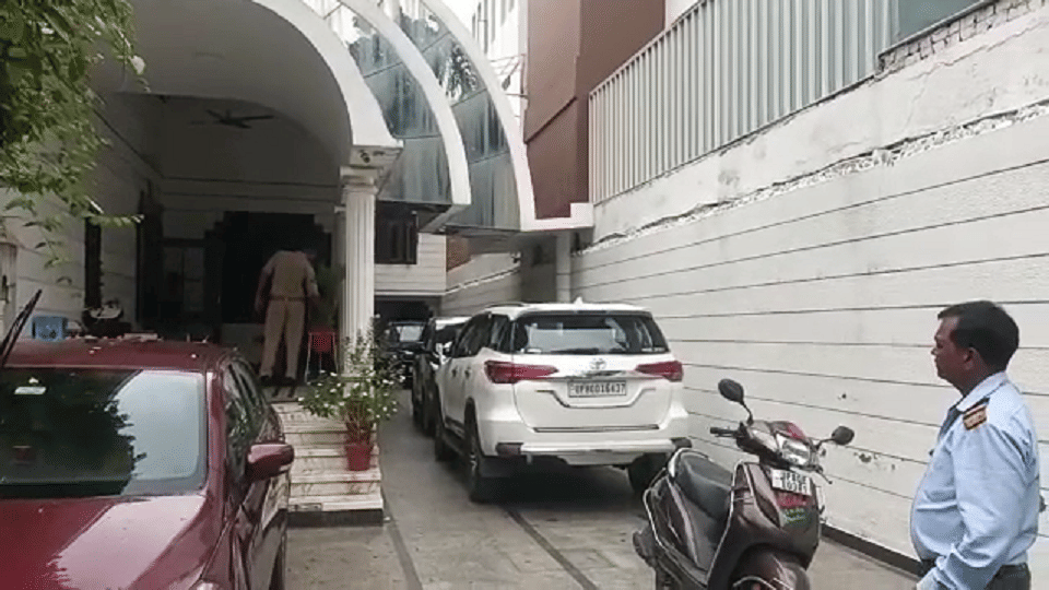 Income Tax Raids On Several Locations Of Ladhani Group In Agra