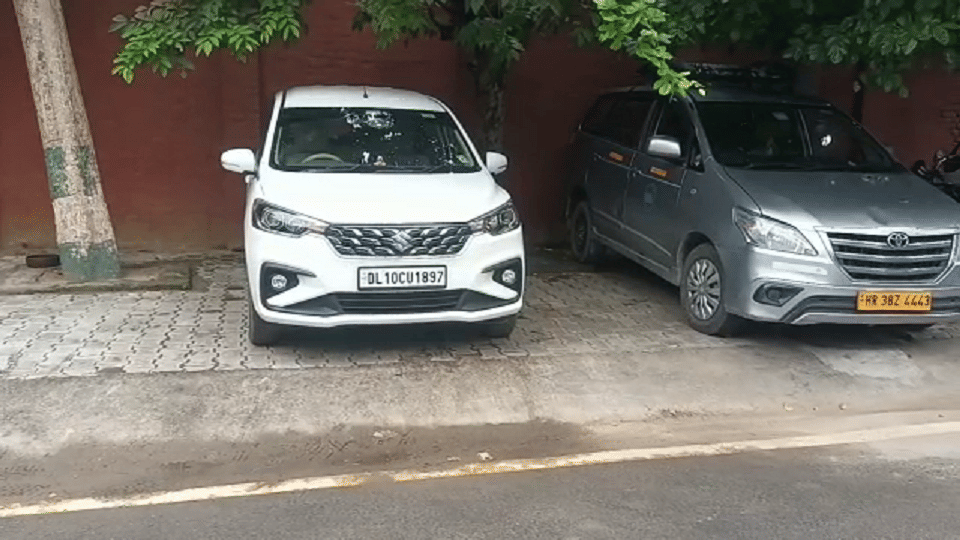 Income Tax Raids On Several Locations Of Ladhani Group In Agra