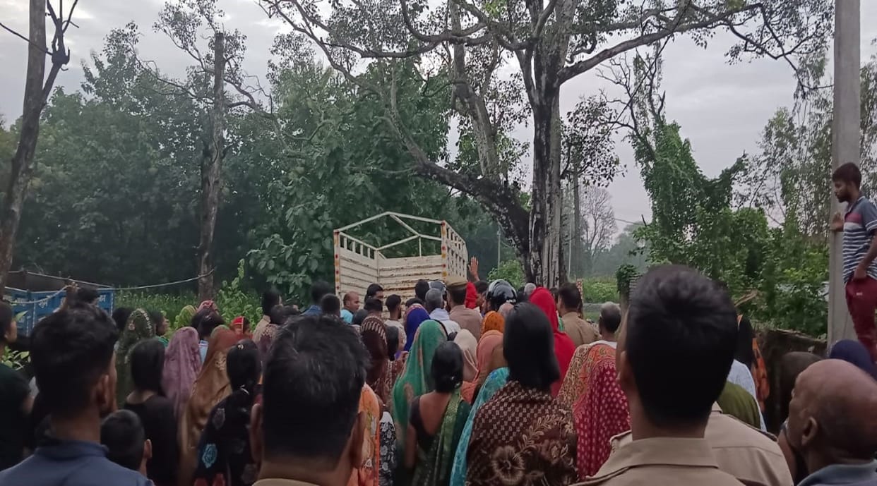 Cyclist youth dies due to high tension wire in azamgarh he was going to prepare for army recruitment