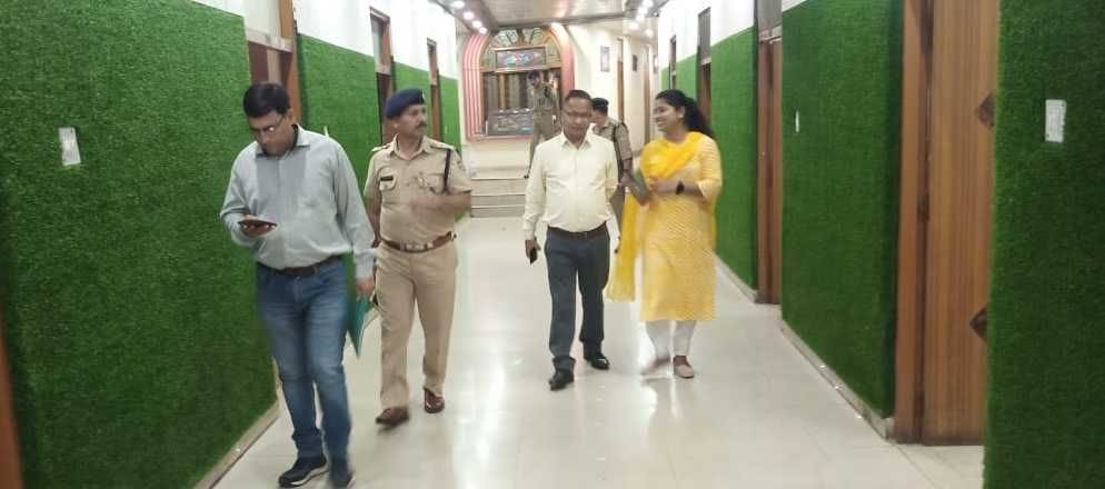 Official Inspects Hotels
