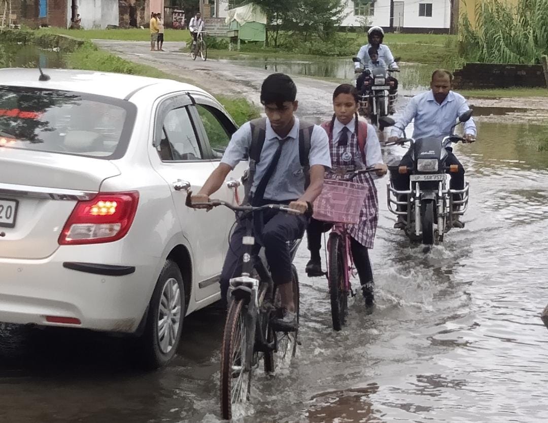 The rain stopped, clouds of infectious diseases engulfed