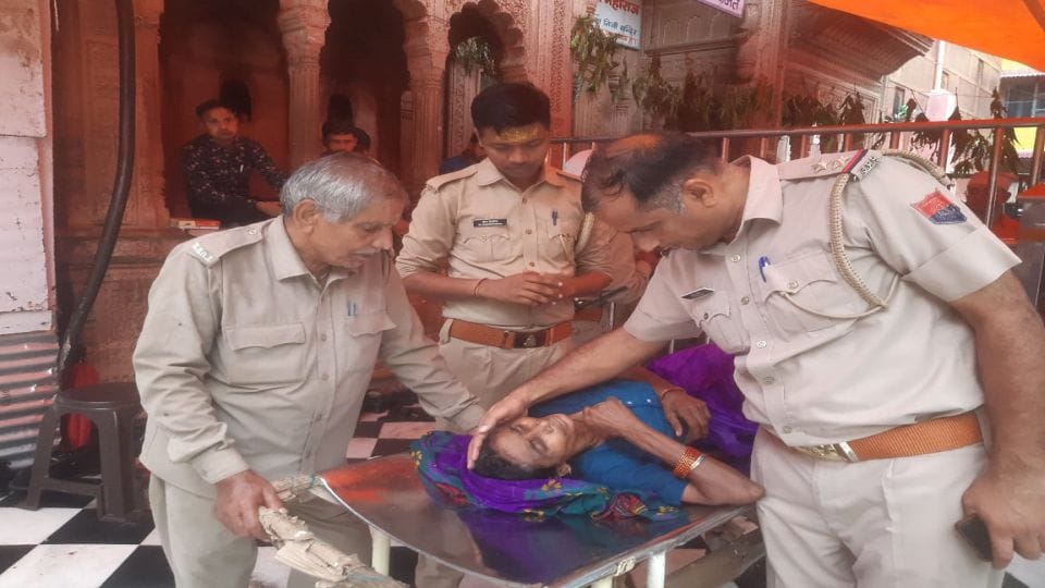 Woman health deteriorated due to crowd of devotees in Banke Bihari temple Vrindavan