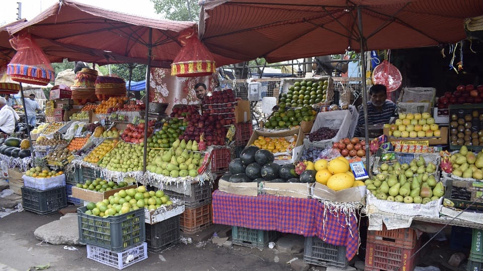 Fruits and vegetables getting expensive due to rain dry fruits are increasing gradually