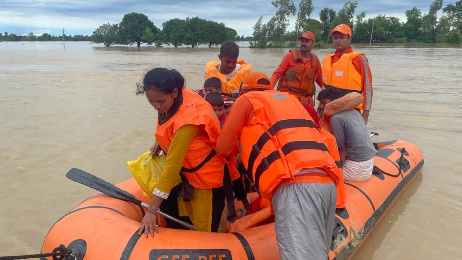 UP Flood News Today: Flood In Balrampur And Shravasti District of Uttar Pradesh, Photos and Video