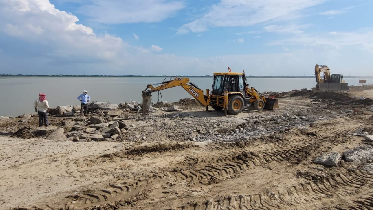 Gorakhpur-Varanasi Highway sunken near Kasihar