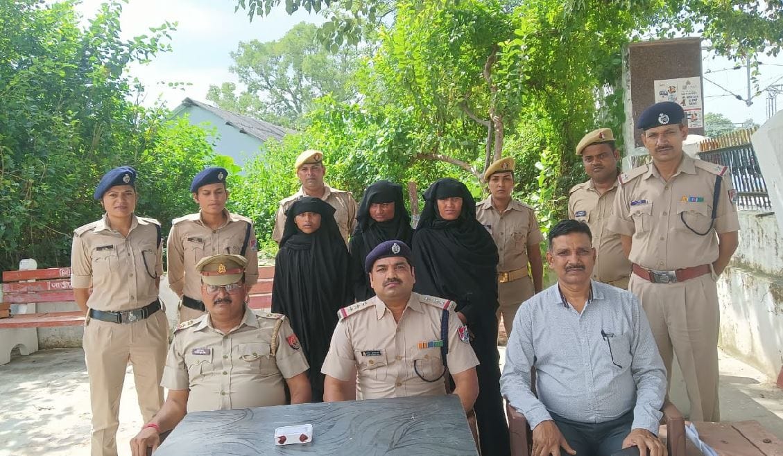 Three women arrested, stealing wearing burqa in ghazipur