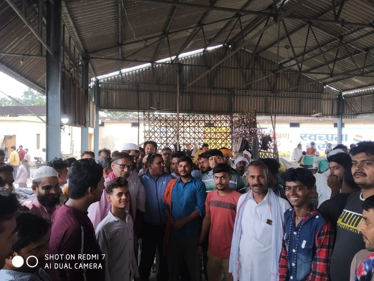 Hathras: The dispute between vegetable vendors and arhtiyas ends
