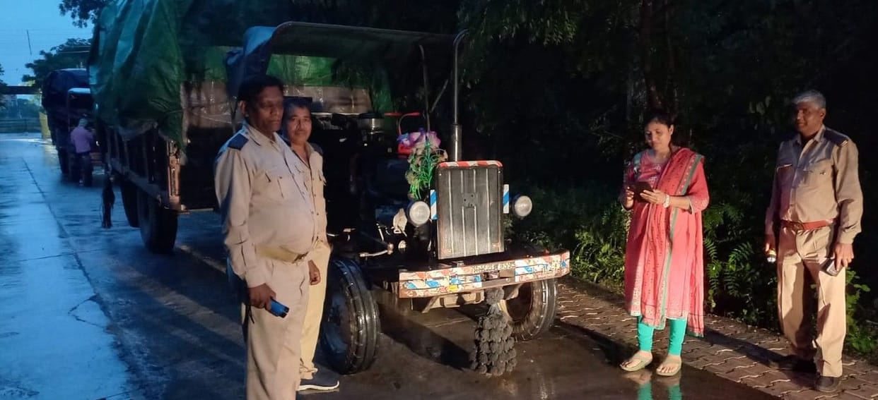 Hathras: ARTO shuts down two tractors, fined six vehicles