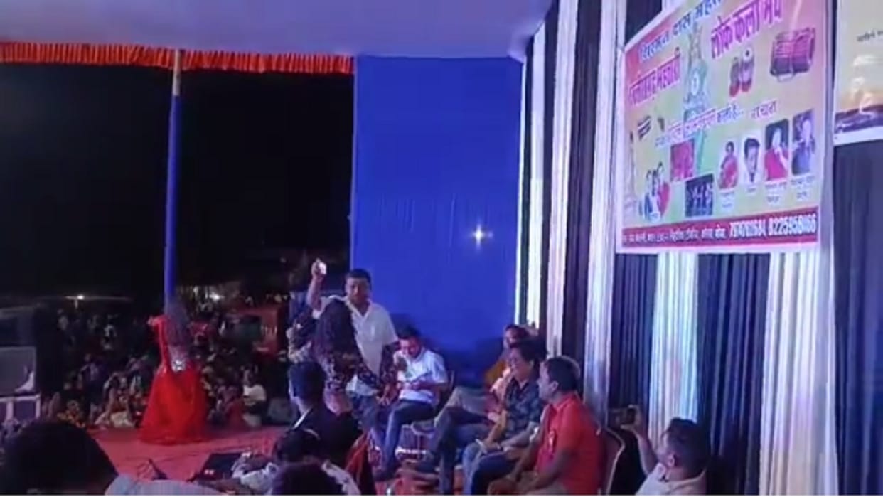 Indecent Dance On Dussehra In Chhattisgarh; BJP Leaders Blew Rupees In Korba