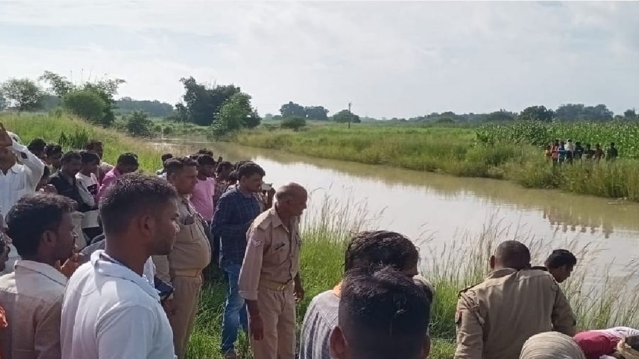 dead body was thrown in the river after killing the married woman, tied to a pillar weighing 50 kg.