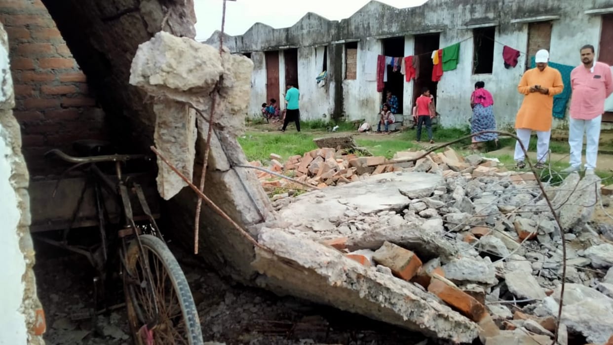 One child died after collapse of a house in Lucknow.