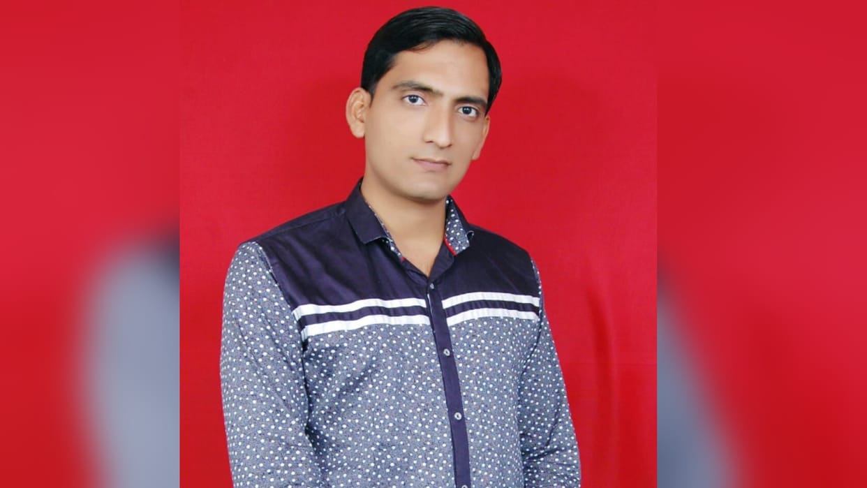 body of a private doctor was found lying in a drain in Khekra baghpat, family members expressed fear of murder