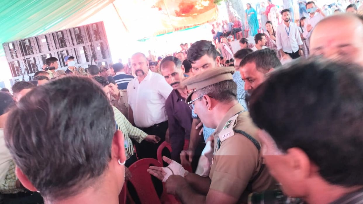 Snake Entered in program Of CM Jairam Thakur Students Stirred Up