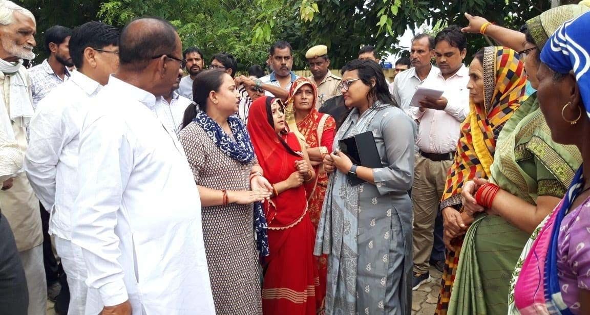 Kanpur Dehat: DM reprimands the headmaster for getting less children in school, instructions for cleaning the pond