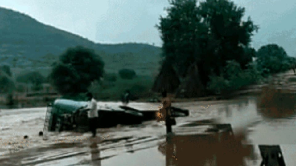Bus overturned in a overflowing drain in Sheopur district