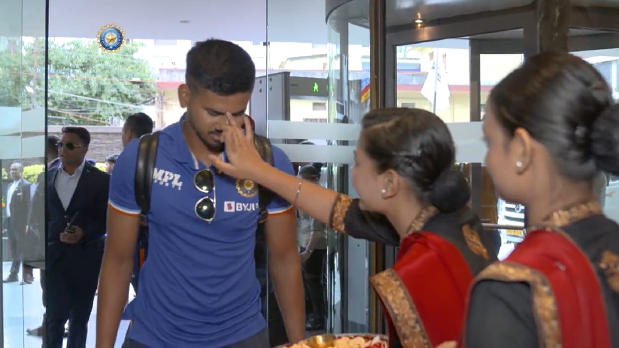 Indian Players reached Ranchi for second ODI against South Africa welcomed with music and tilak watch video