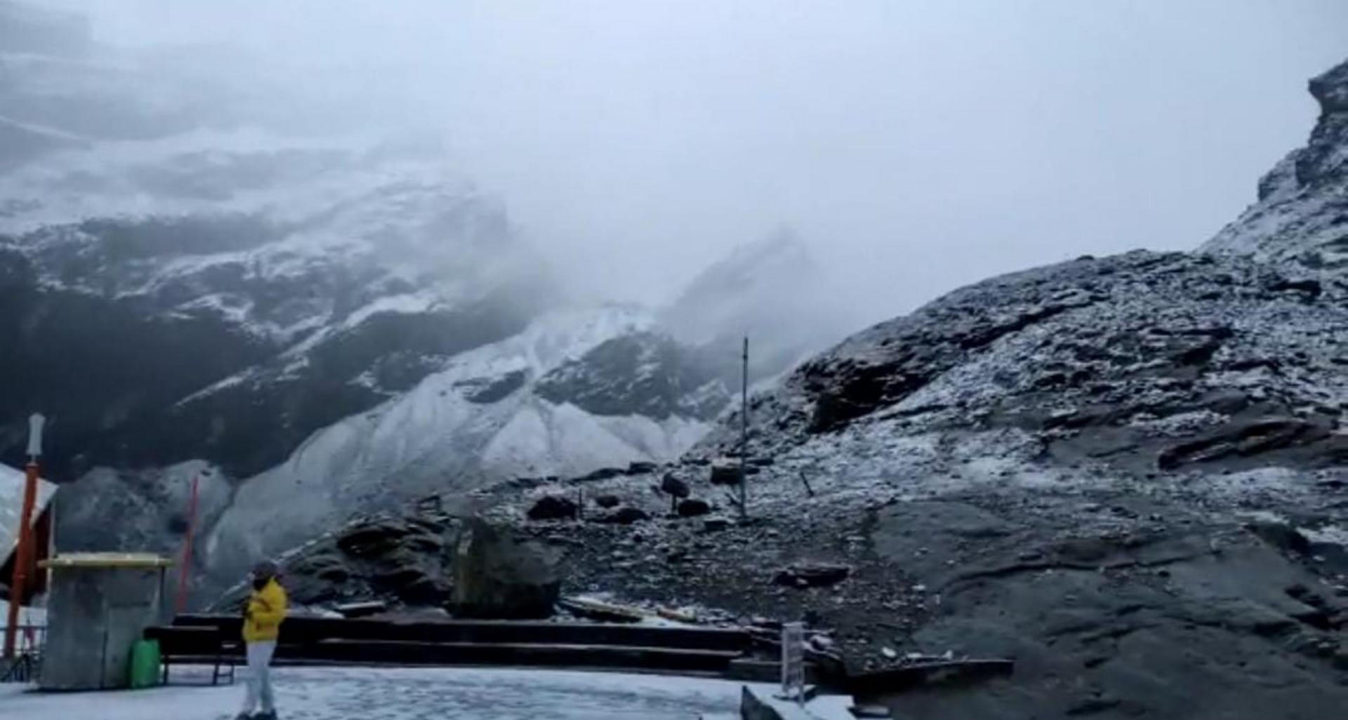 Snowfall in Uttarakhand hemkund Sahib kedarnath weather update news in hindi Watch photos