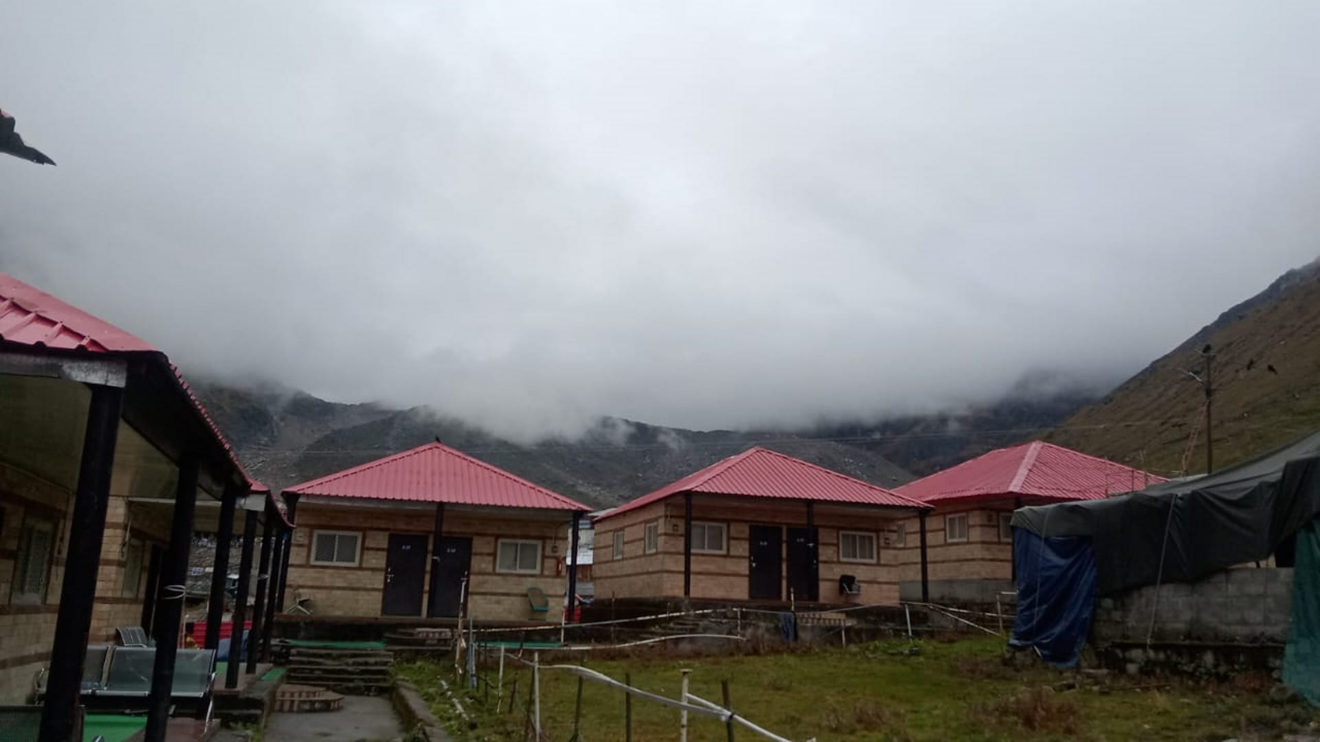Snowfall in Uttarakhand hemkund Sahib kedarnath weather update news in hindi Watch photos