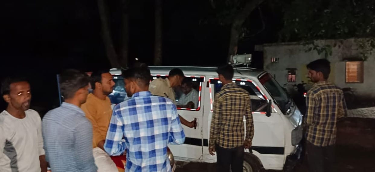 Stone pelting and firing in front of Dabtori railway station in budaun