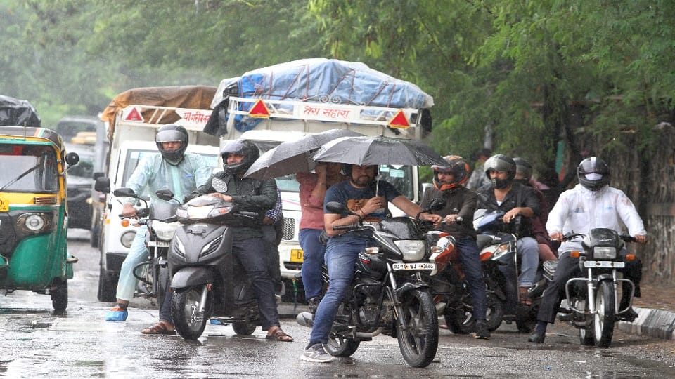 Saturday record coldest day in Delhi in last 12 years yellow alert issued for Sunday