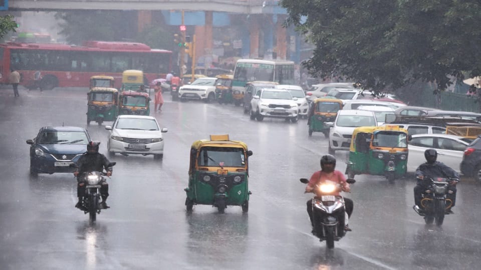 Rain continues in Delhi-NCR for 48 hours know how weather will be on Monday