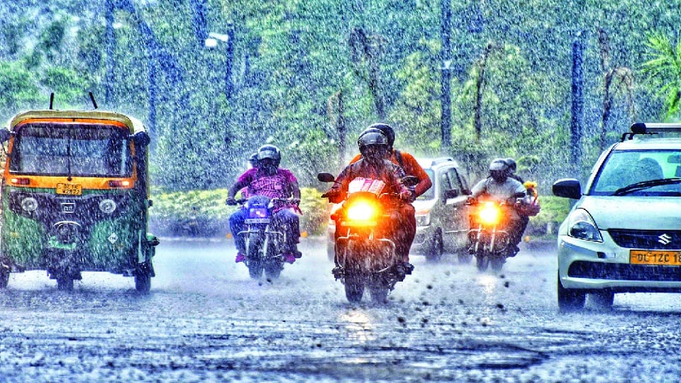 Rain continues in Delhi-NCR for 48 hours know how weather will be on Monday