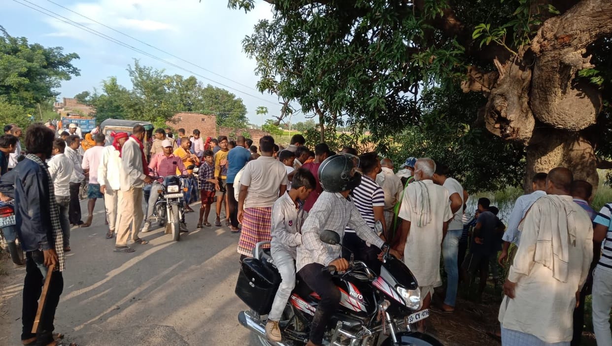 Businessman dies due to lightning, one scorched