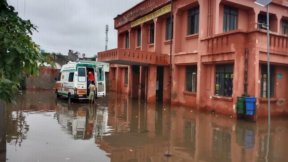 Crops ruined due to heavy rain in Agra