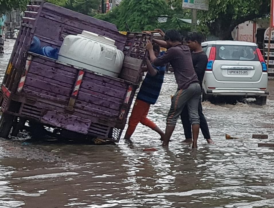 Etah: For the third day in a row, rain further increased the disaster