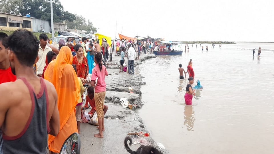 Sharad Purnima 2022 Devotees Take Holy Dip In Ganga