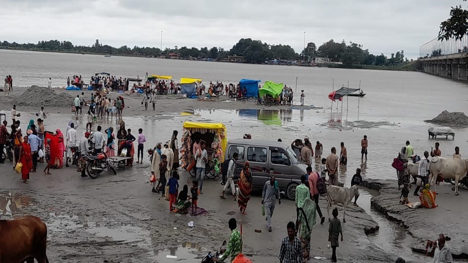 Sharad Purnima 2022 Devotees Take Holy Dip In Ganga