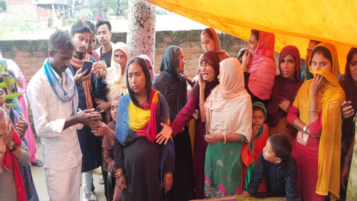 Many people including three children died due to current of 11 thousand volts in the iron rod in bahraich
