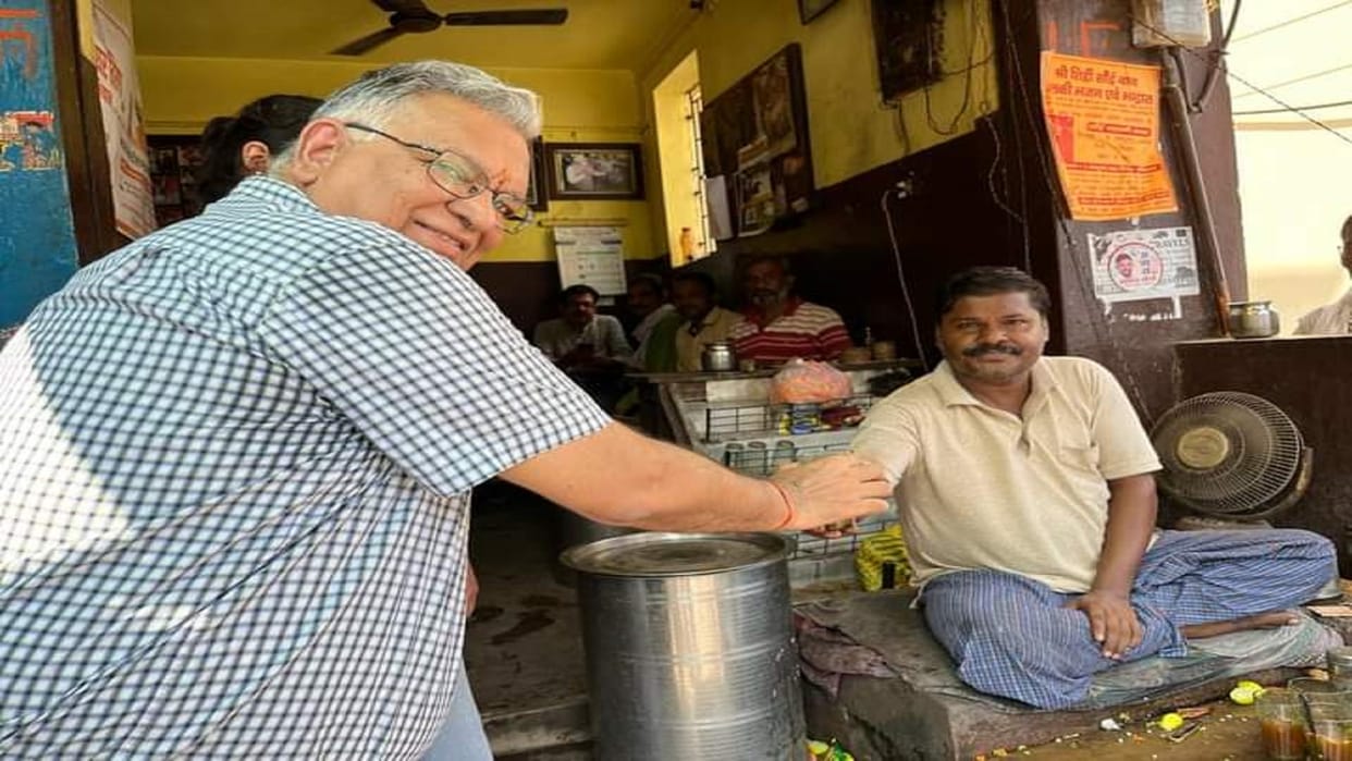 BHU VC dhiraj kumar jain reached pappu ki adi tea shop sunday morning post photos on facebook