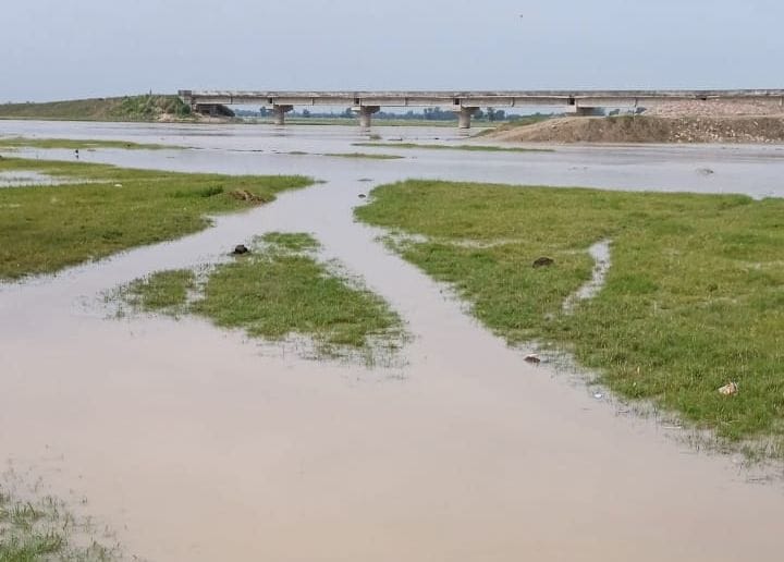 water flowing on roads