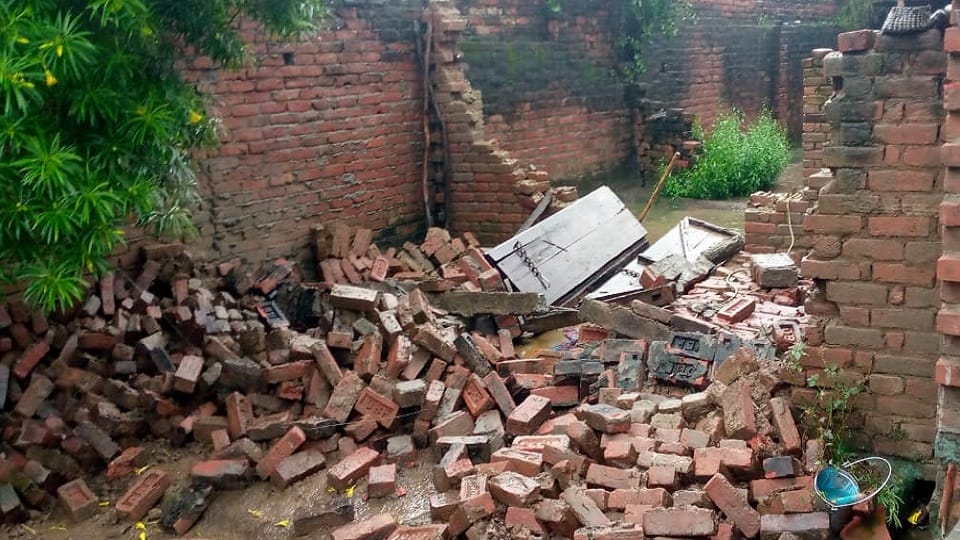 Shahjahanpur News 12 year old girl dies after being buried under a wall