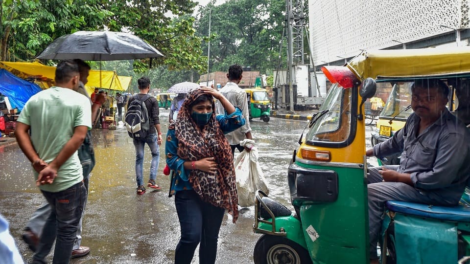 Weather cool due to rain, mercury dropped by five degrees