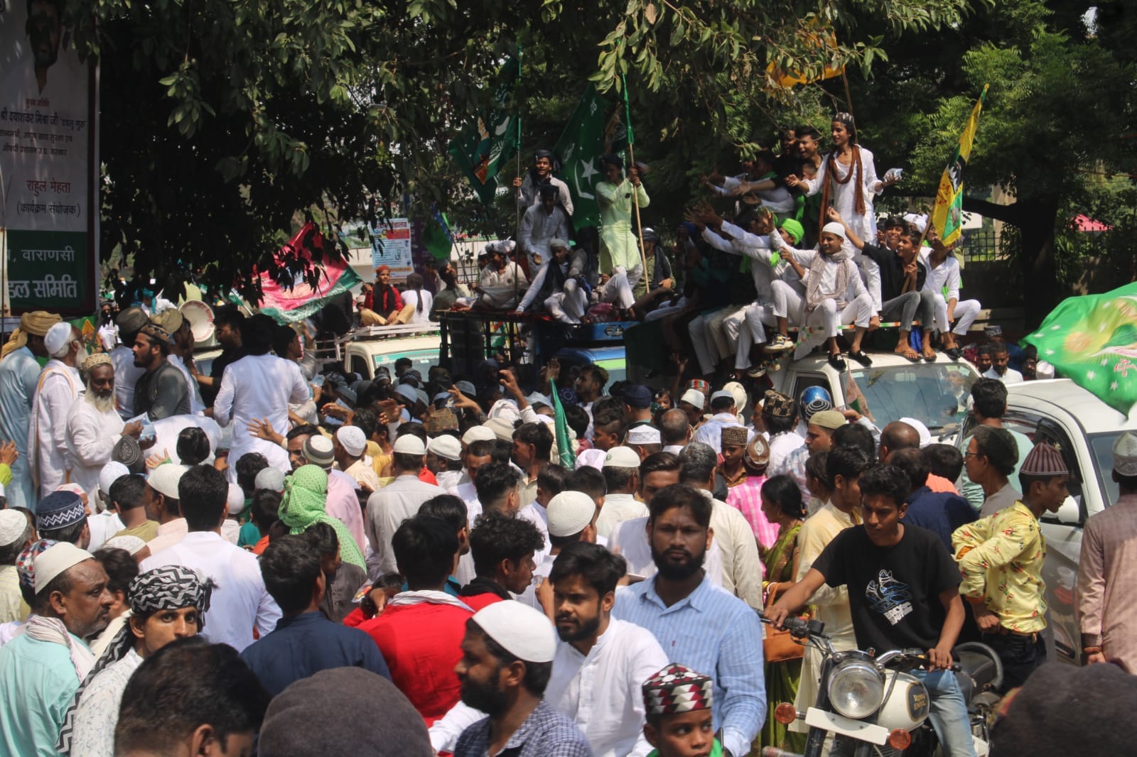 Eid E Milad Un Nabi Procession In Varanasi for Prophet Muhammad at many places see in photos