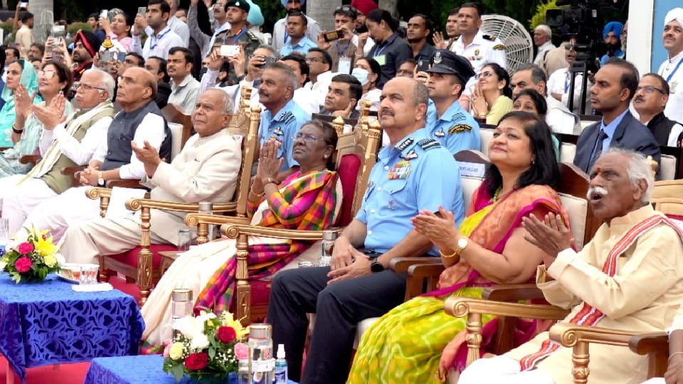 Controversy regarding punjab cm and haryana governor during Air show on sukhna lake